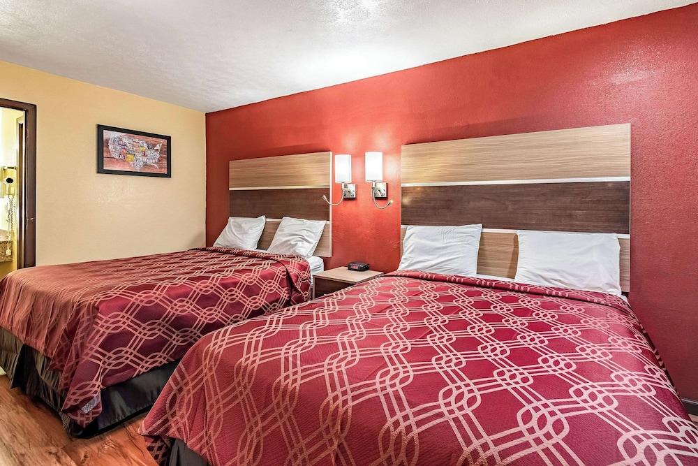Econo Lodge Worthington - Columbus North photo 15