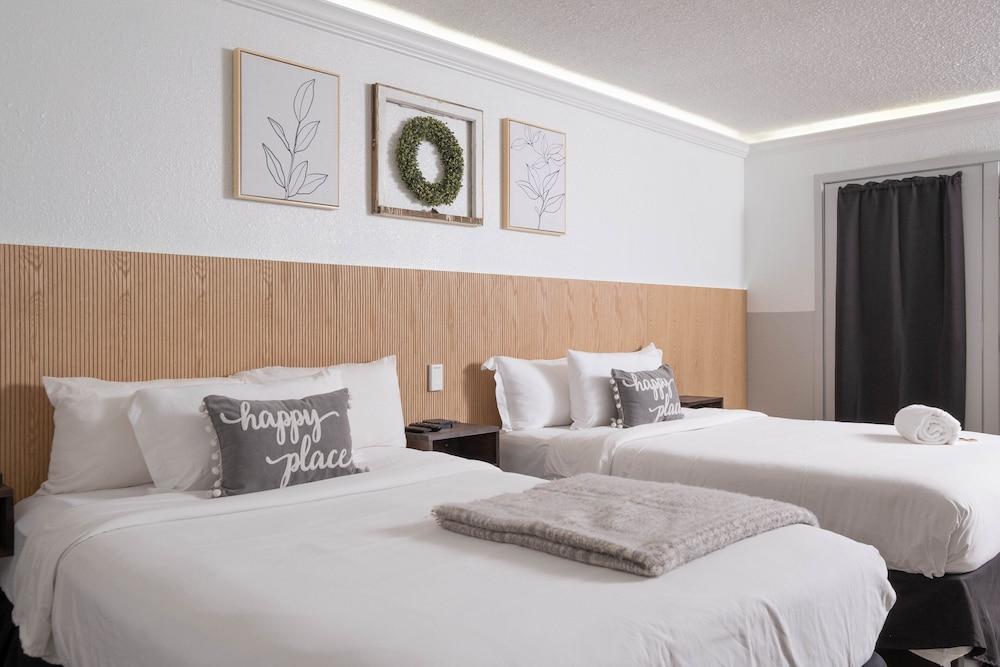 The Cactus Cove Inn and Suites photo 17