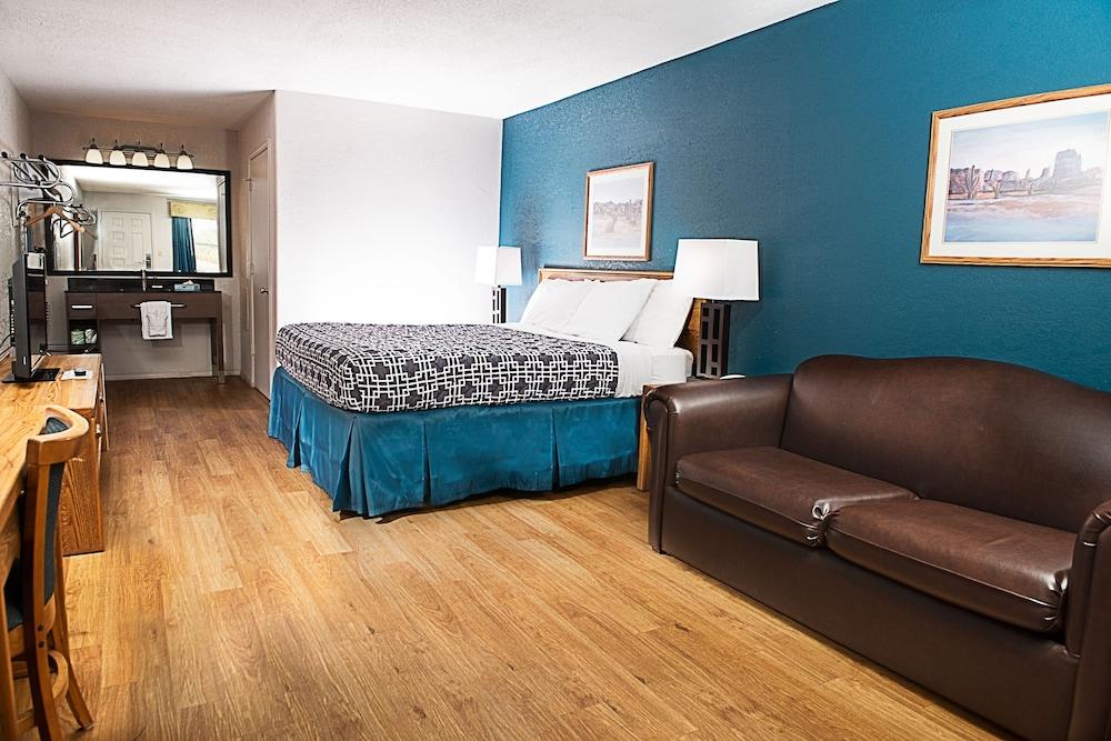 Riata Inn photo 12