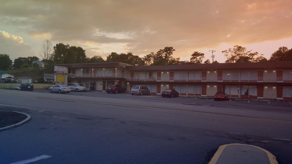 Breezwood Motel photo 12