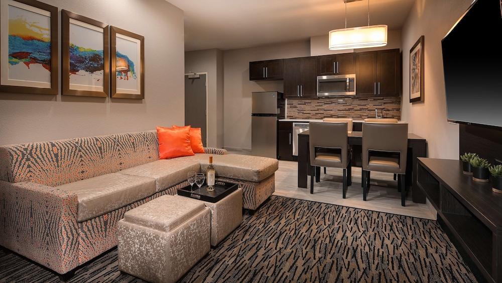 Best Western Plus Executive Residency Baytown photo 21