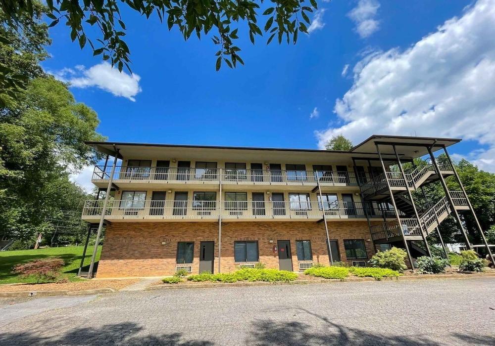 Hillside Lodge photo 19