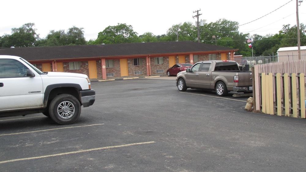 Sportsman Motel photo 7