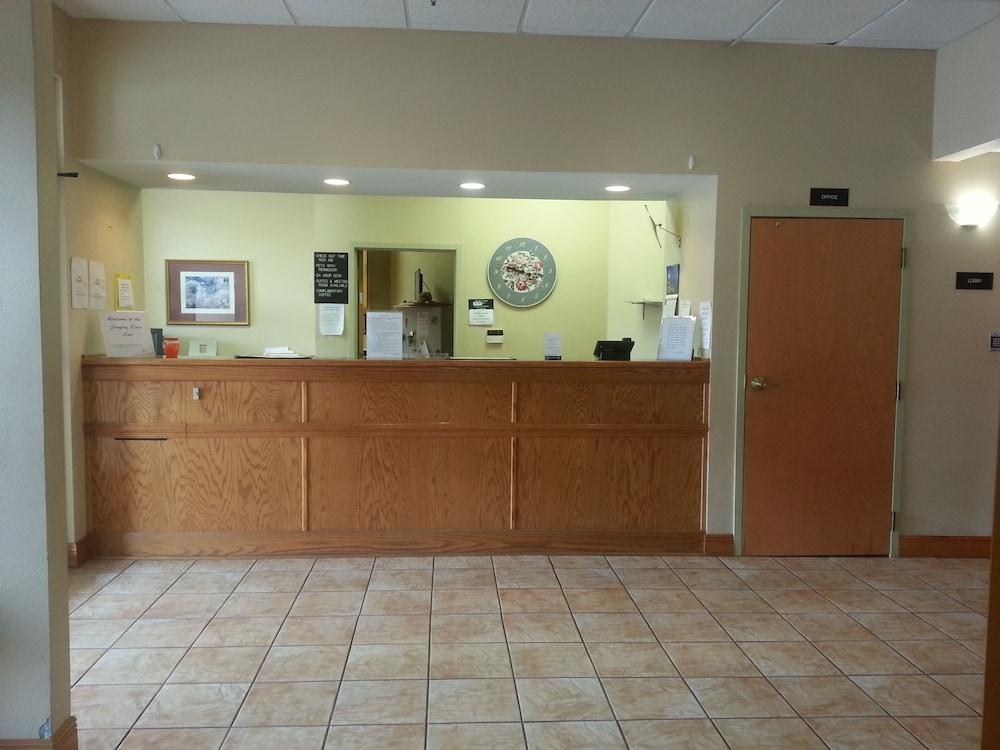 Super 8 by Wyndham Pascagoula photo 3