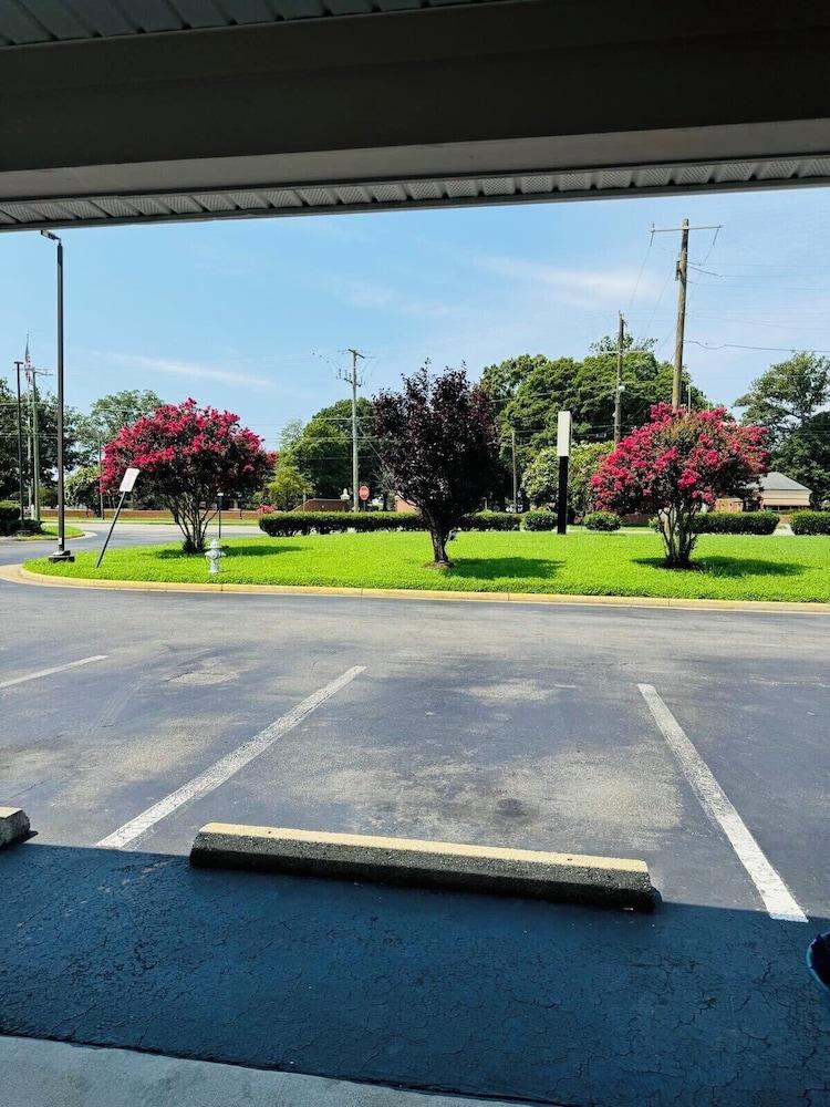 EXECUTIVE INN photo 4