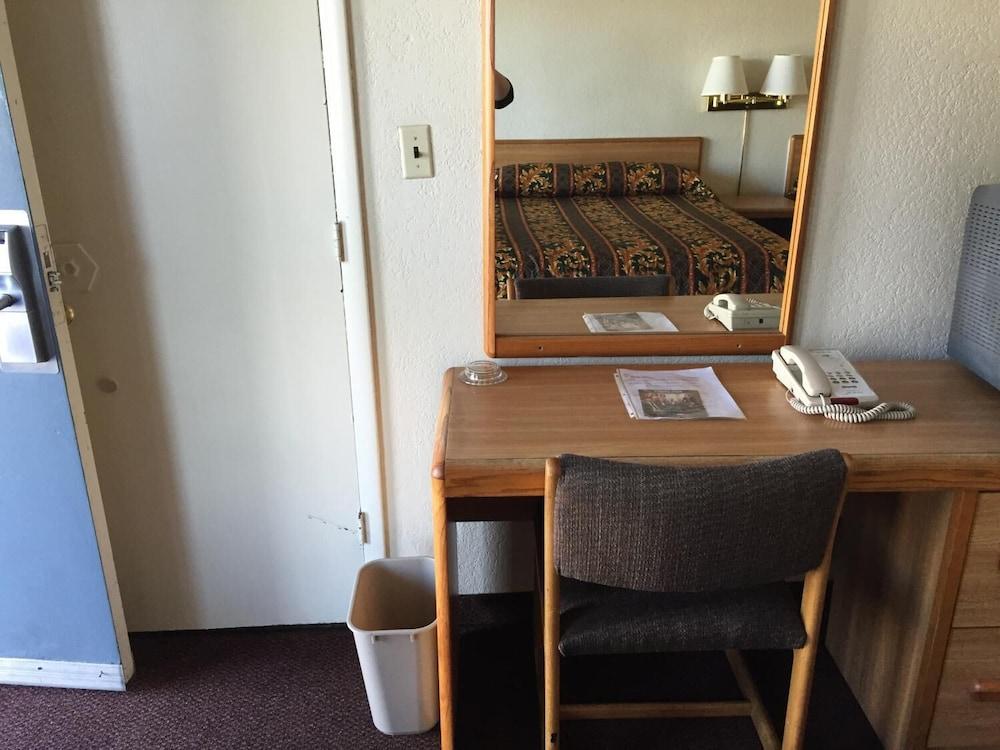 E-Z 8 Motel Phoenix Airporter photo 5
