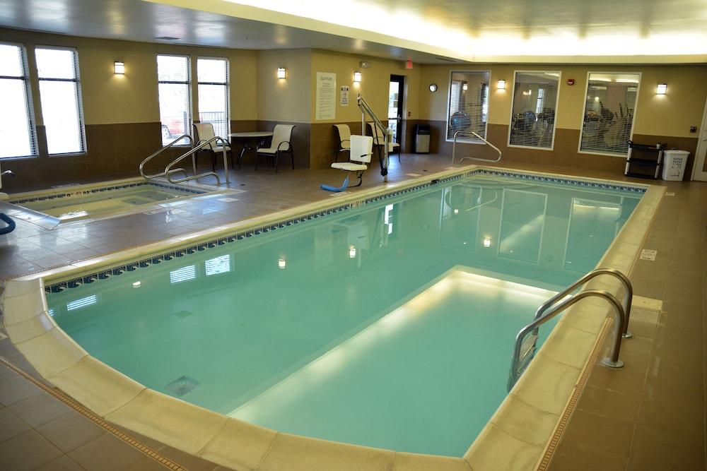 Holiday Inn Express & Suites Youngstown West - Austintown by IHG photo 6