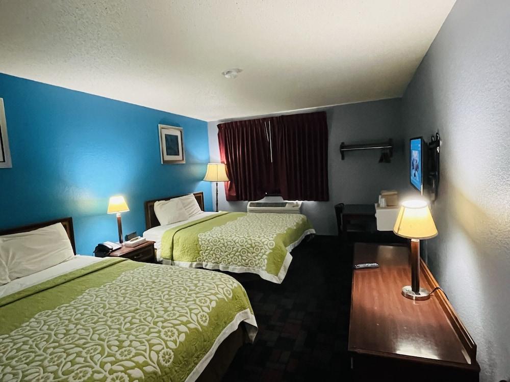 Rodeway Inn Whitehall photo 44