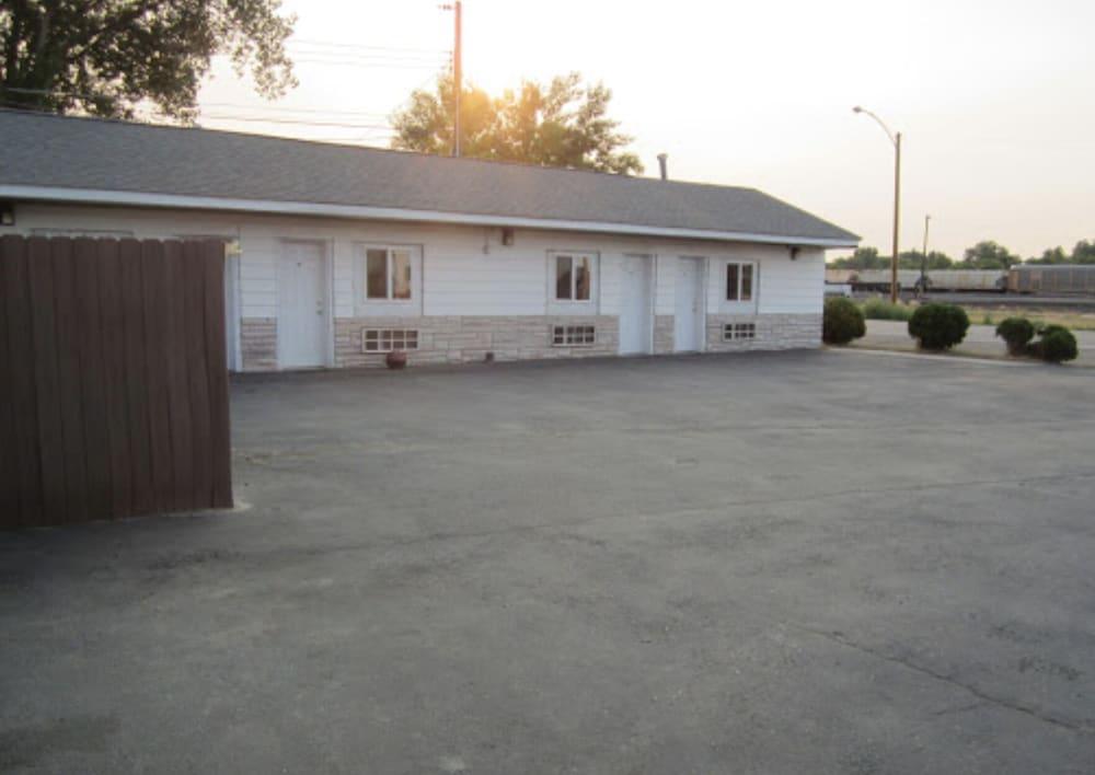 Montana Inn near Little Bighorn - Colstrip — hotel in Forsyth