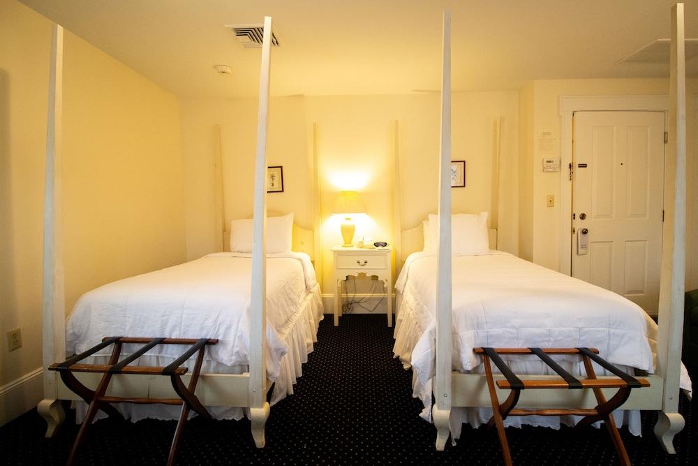 Delamater Inn photo 64