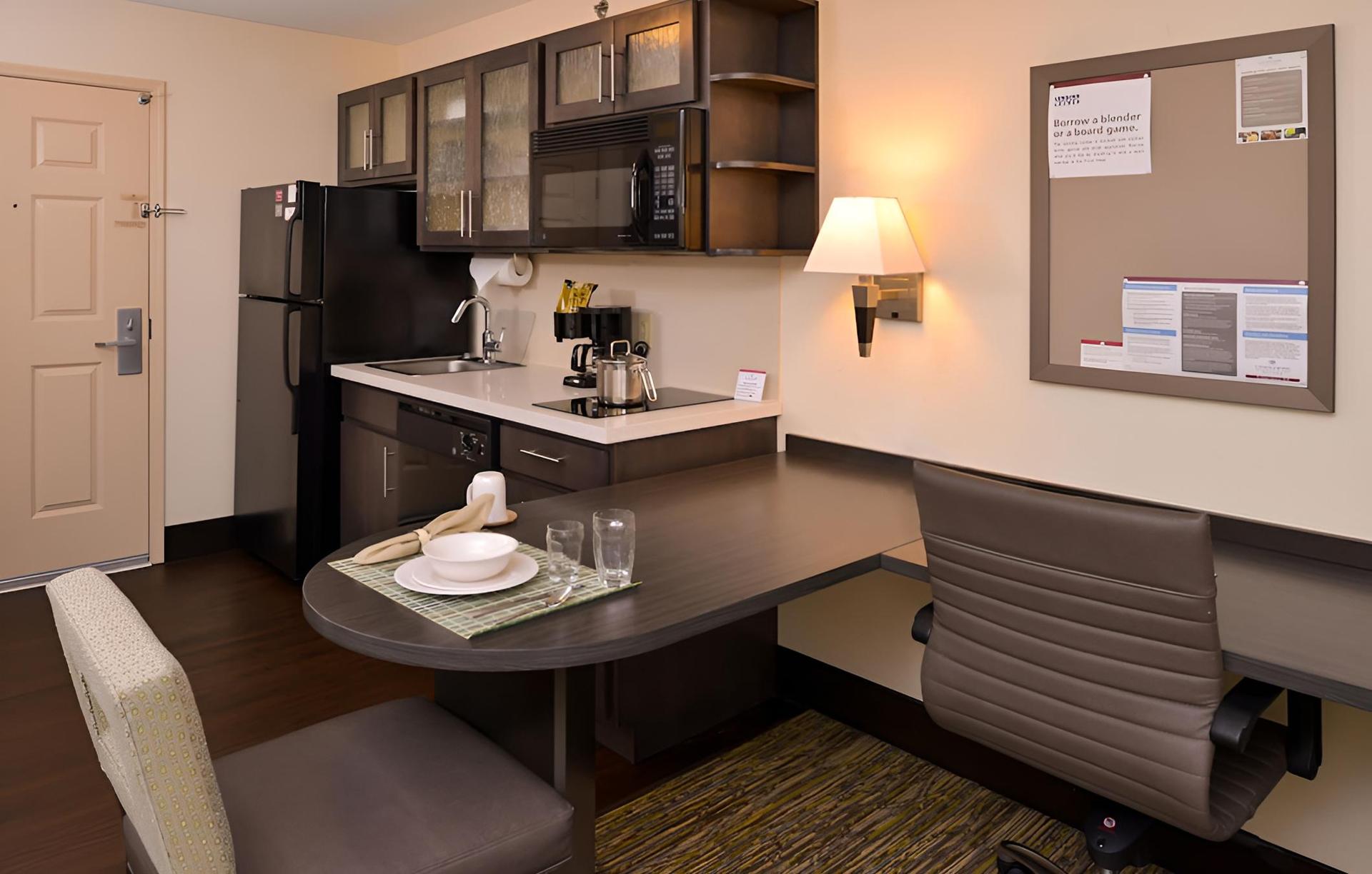 Candlewood Suites Bloomington, an IHG Hotel photo 5