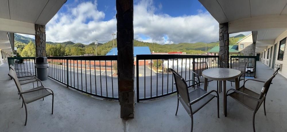 Cherokee Lodge photo 14