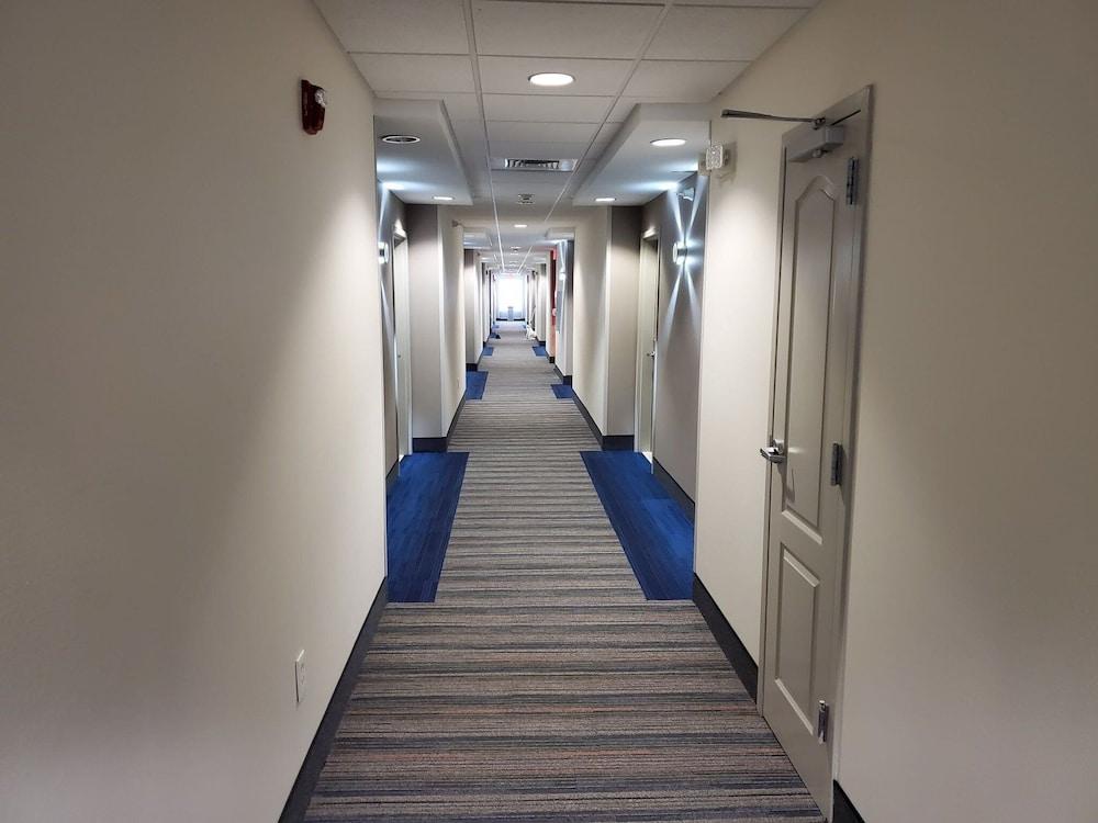 Holiday Inn Express & Suites Junction City by IHG photo 7