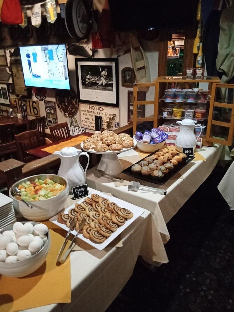 Lamie's Inn and The Old Salt Restaurant photo 38