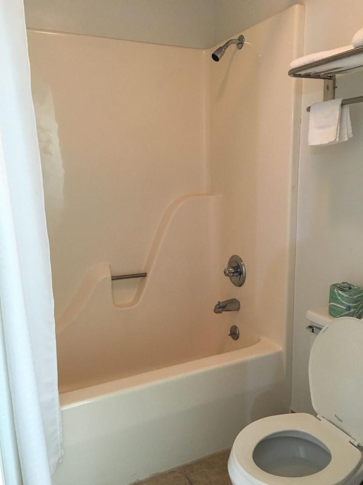 Lexington Inn photo 24
