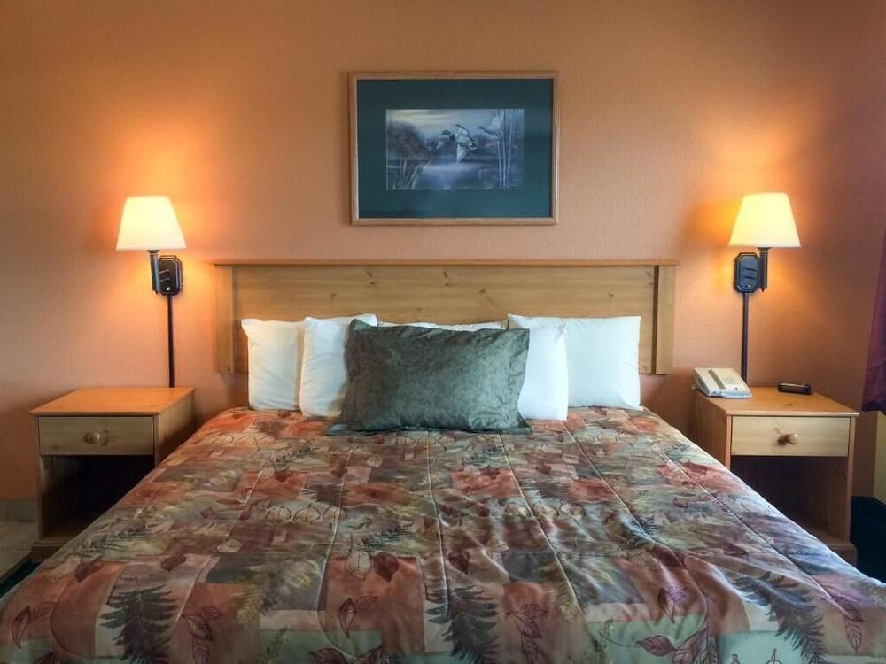 White Oak Inn & Suites photo 15