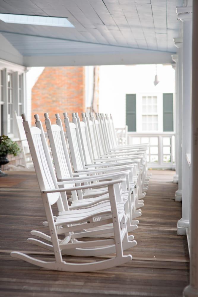 Vineyard Square Hotel & Suites photo 4