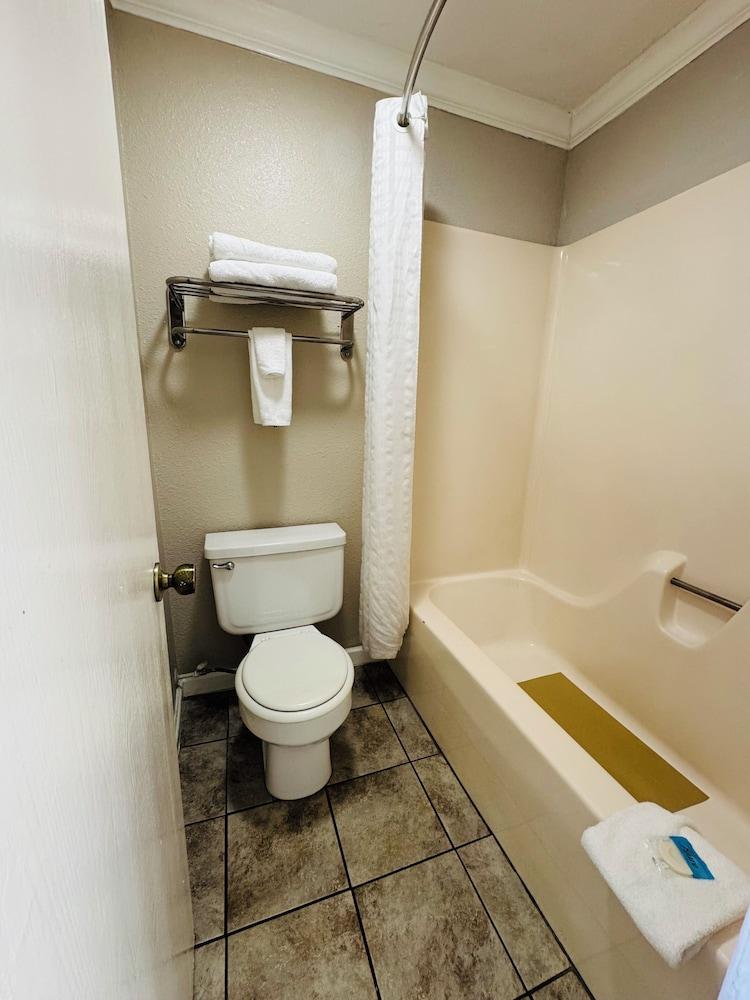 Oak Grove Inn photo 11