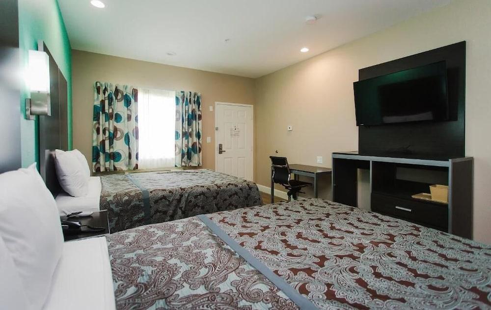 Palace Inn and Suites - Willowbrook Mall photo 7