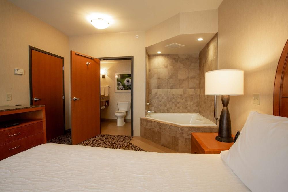 Hilton Garden Inn Cedar Falls photo 50