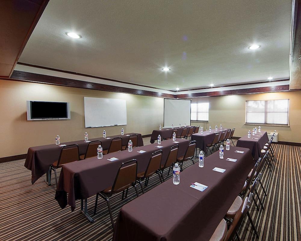 Quality Suites Addison - Dallas photo 21