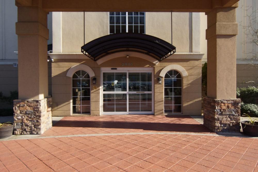 Comfort Suites Near University photo 43
