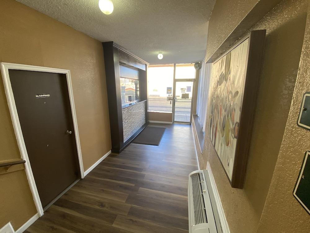 Red Carpet Inn & Suites photo 5