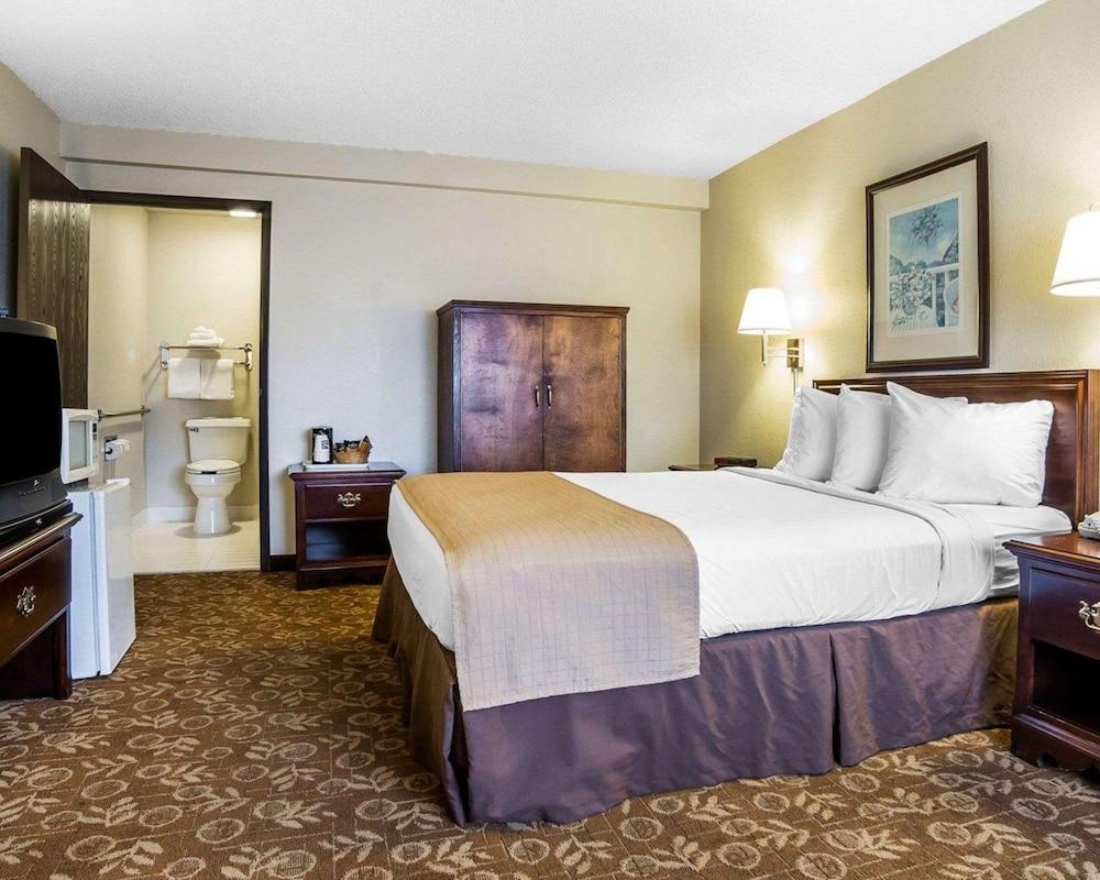 Quality Inn & Suites Minden photo 13