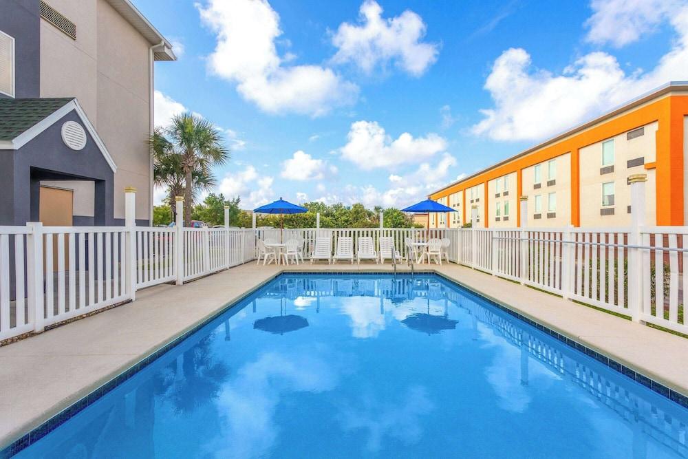 Microtel Inn & Suites by Wyndham Panama City photo 34