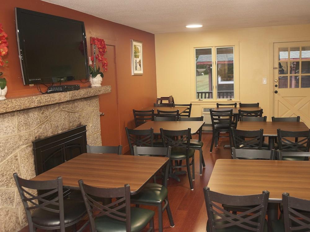 Swiss Chalets Village Inn photo 37