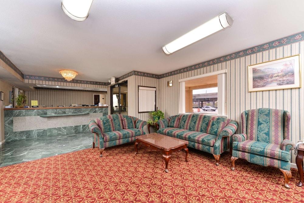 Americas Best Value Inn & Suites Houston Brookhollow NW photo 2