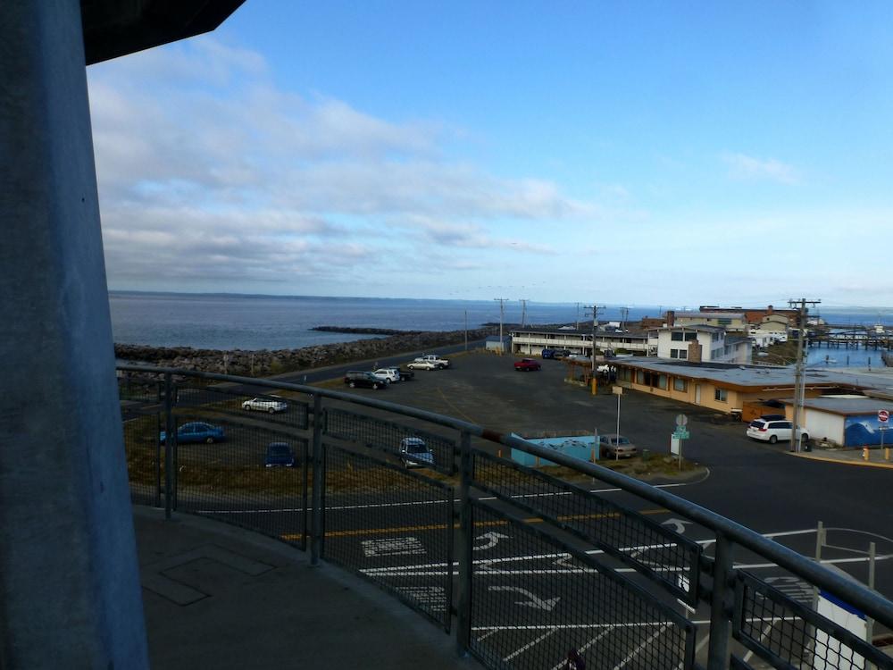 Islander Westport photo 19