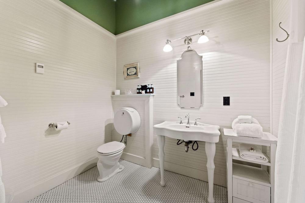 Mccloud Mercantile Hotel photo 44