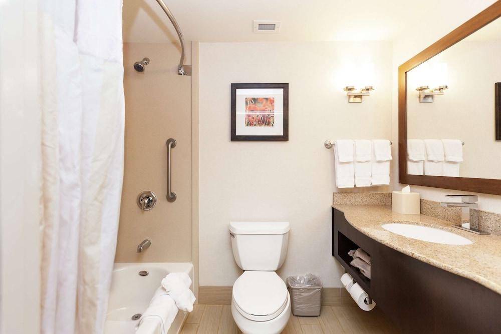Hilton Garden Inn Palm Springs - Rancho Mirage photo 33