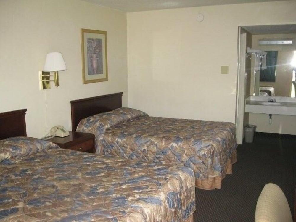 Red Carpet Inn Terre Haute photo 18