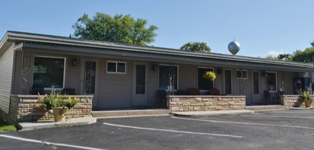 Blue Spruce Motel photo 14