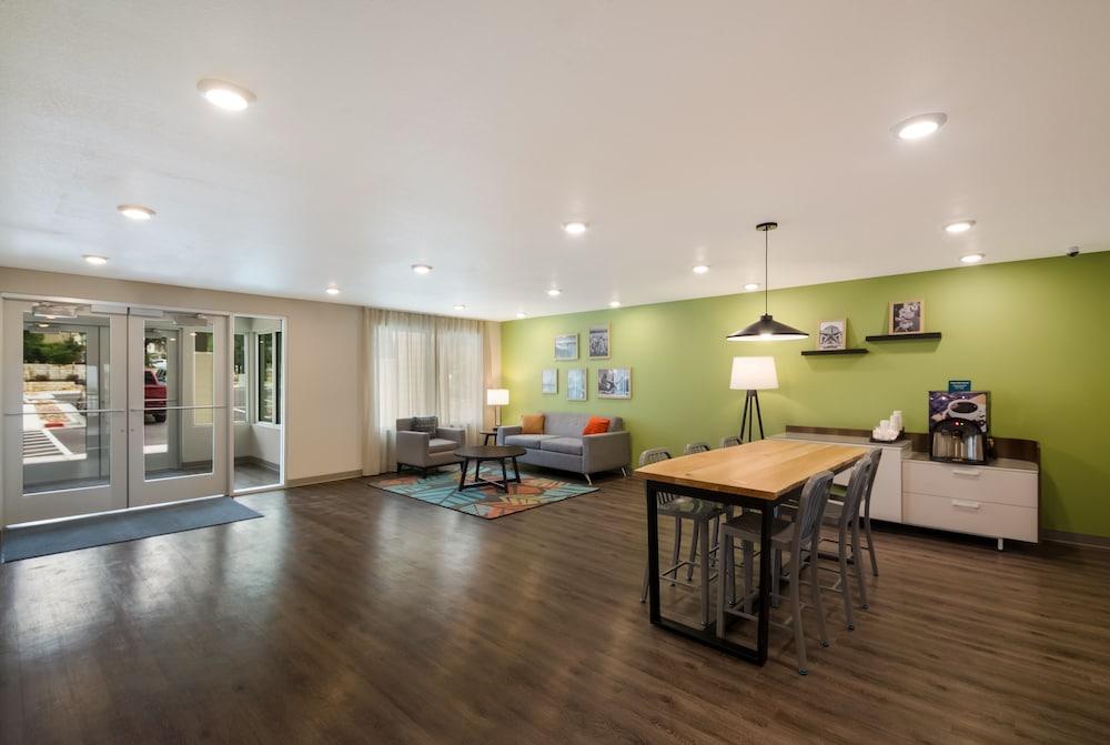 Woodspring Suites Austin Central photo 4