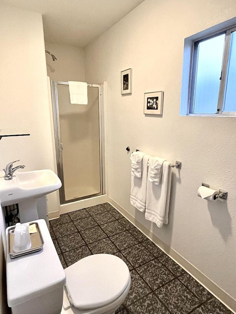 Cascade Motel photo 39