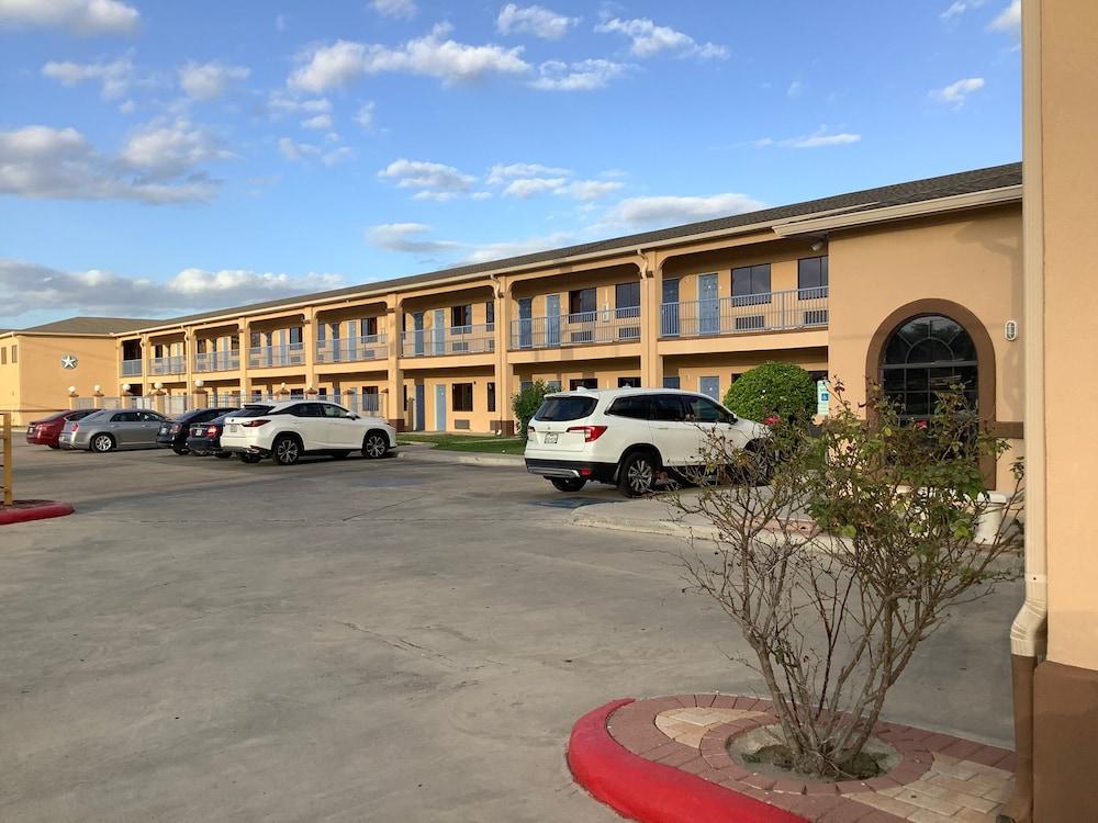 Texas Inn Weslaco photo 68