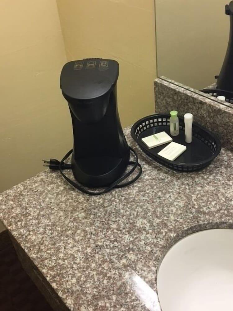 Economy Inn photo 8