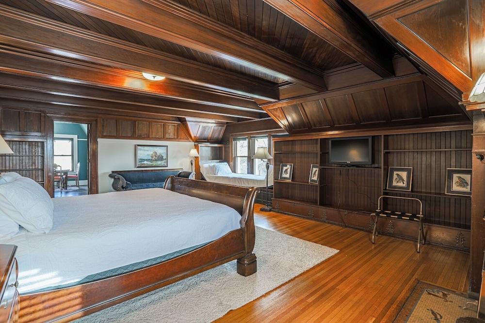 Offutt Manor photo 5