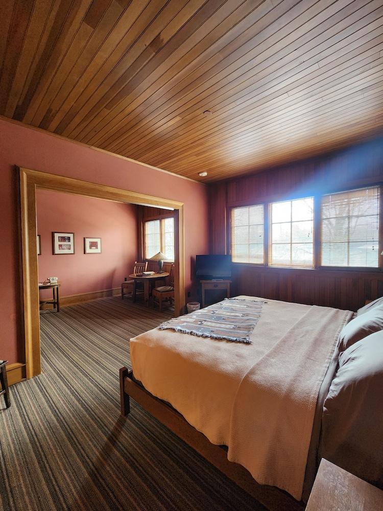 Roycroft Inn photo 5