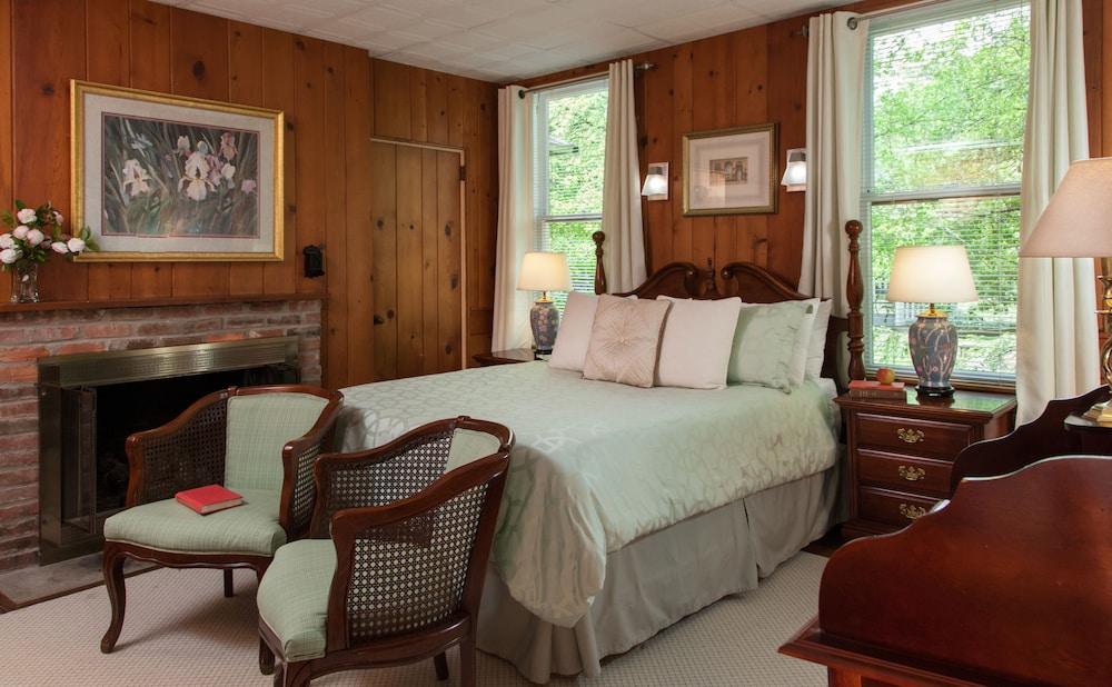 1906 Pine Crest Inn photo 37