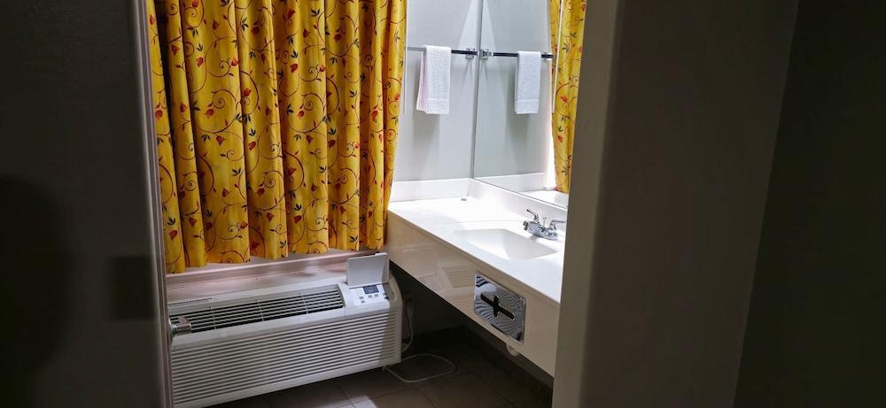Texas Inn and Suites RGV photo 22