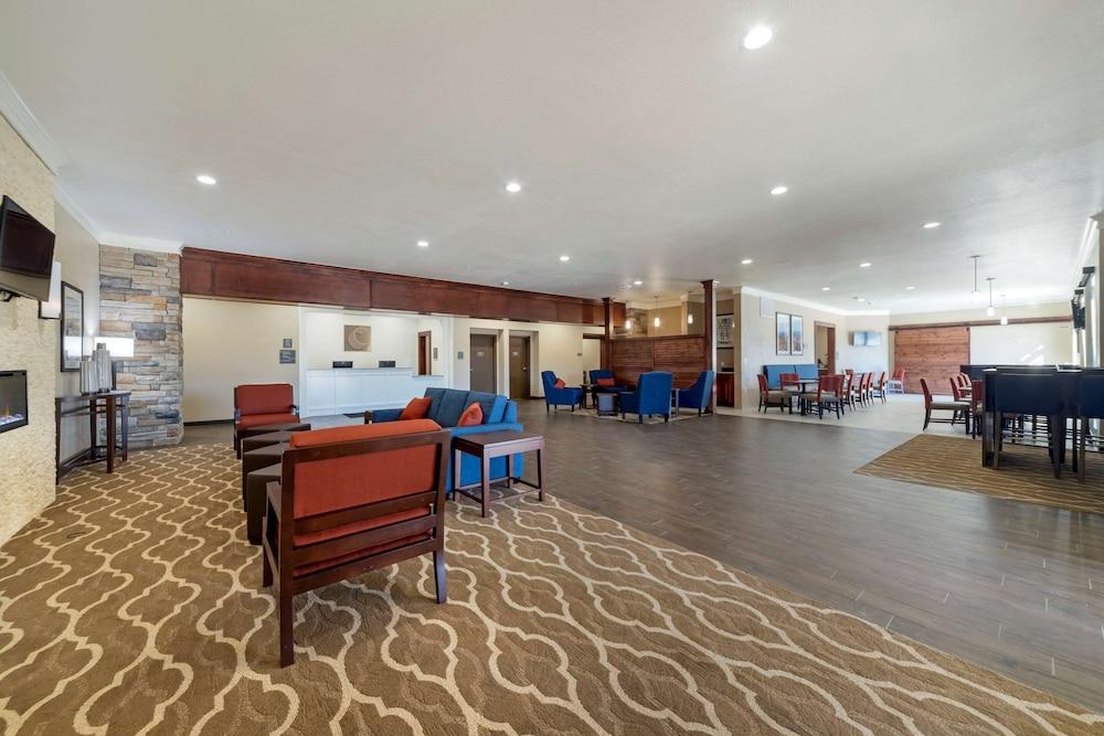 Comfort Inn & Suites Harrah photo 22