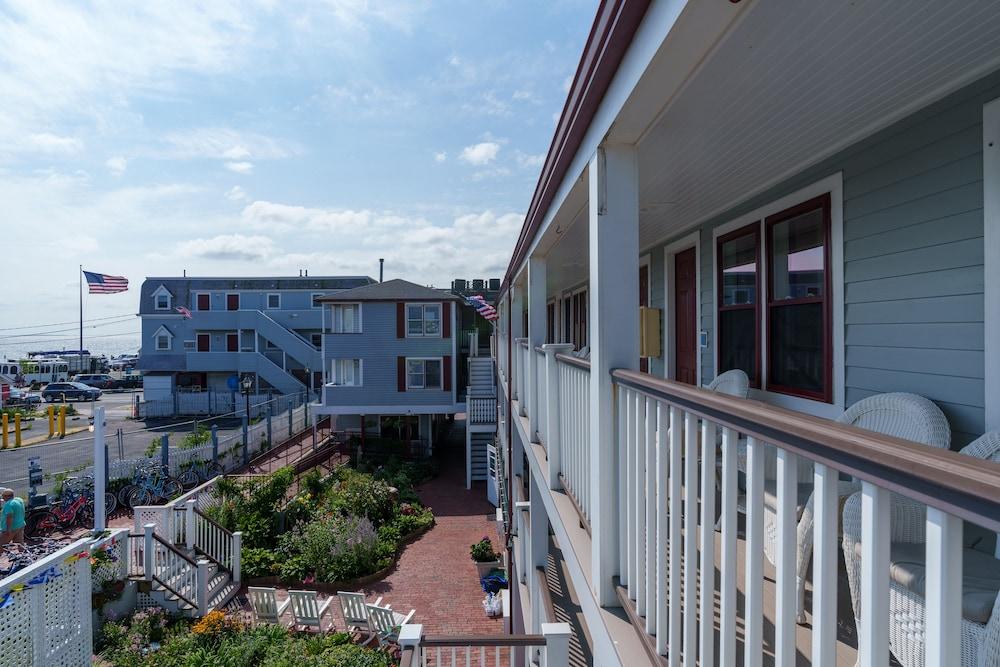 MV Surfside Hotel photo 40