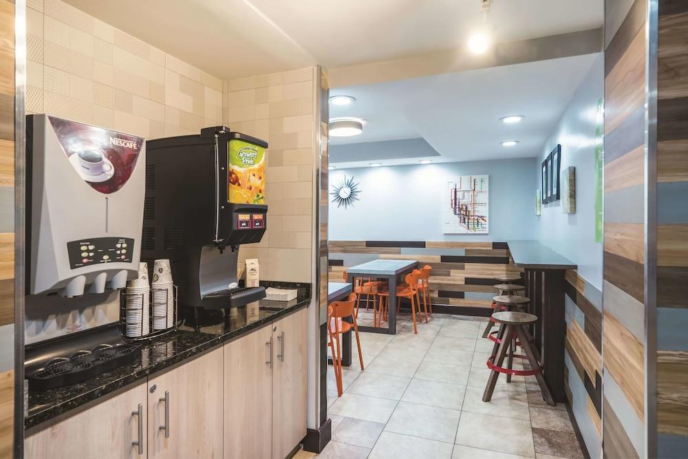 La Quinta Inn & Suites by Wyndham Brooklyn Downtown photo 25