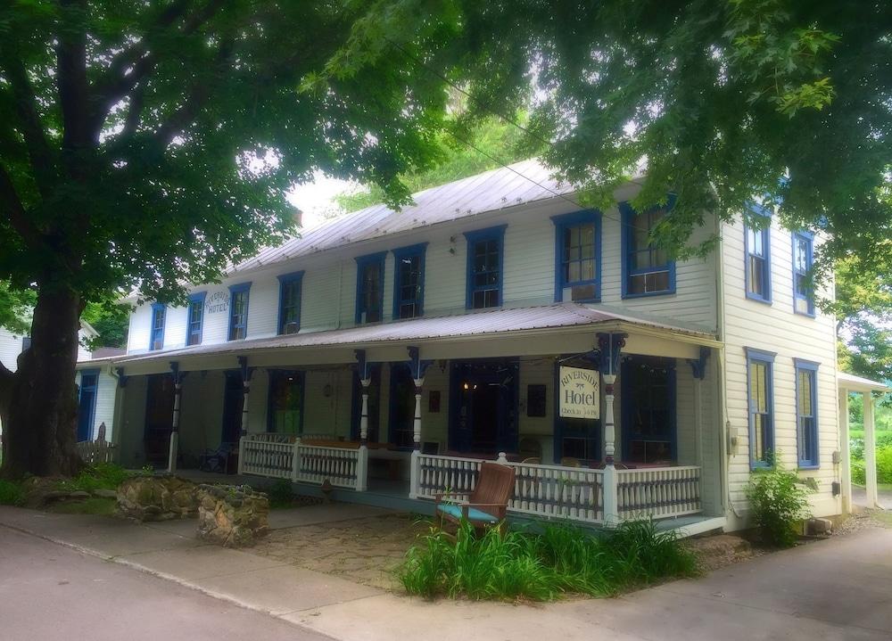 Riverside Hotel photo 1