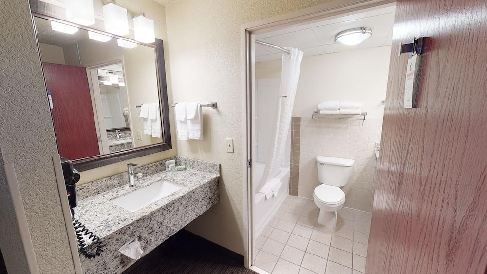 AmericInn by Wyndham Mounds View Minneapolis photo 46