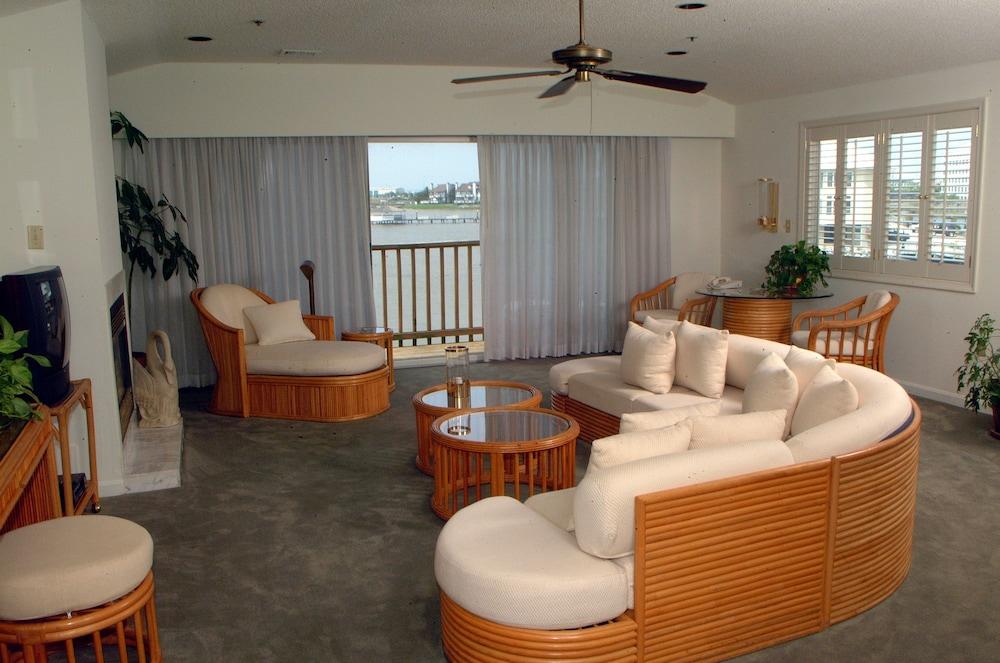 Lighthouse Club Hotel photo 30